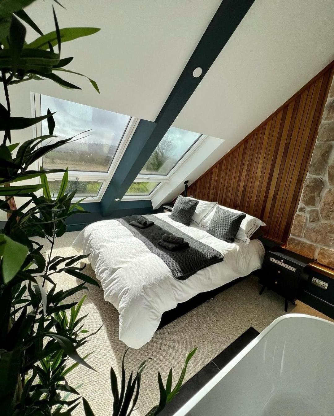 Plas Coch Luxury Barn Llanddeiniolen Exteriör bild
