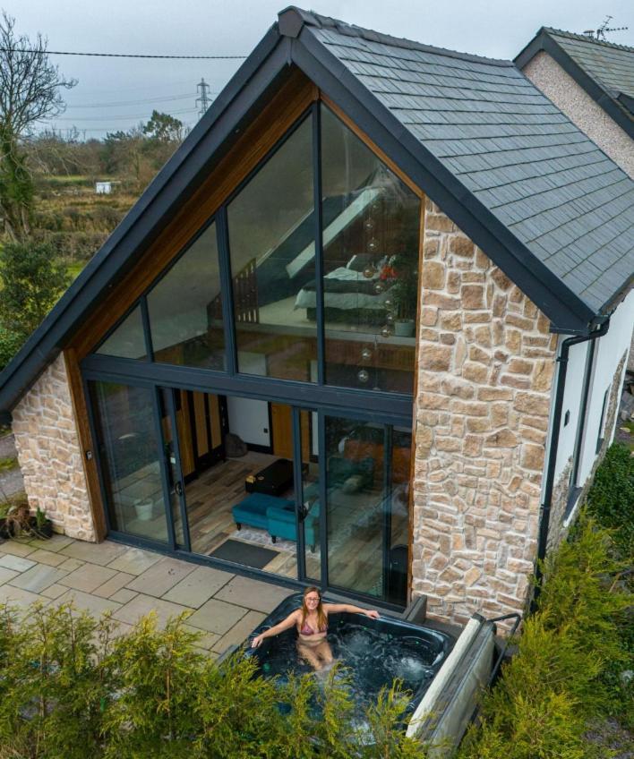 Plas Coch Luxury Barn Llanddeiniolen Exteriör bild
